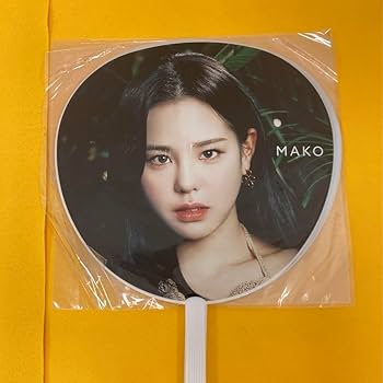 Amazon.co.jp: NiziU マコ まこ うちわ 全9種 : ホーム＆キッチン